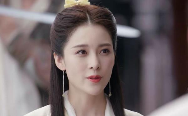 难怪黄衫女只对张无忌那么关心,不是她多情,你看她是谁的女儿?