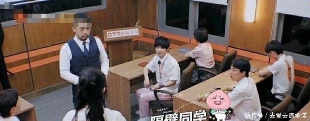 杨幂密室狂撒娇,甜到被NPC温柔对待,一旁邓伦的眼神绝了