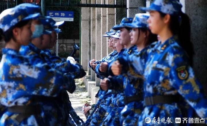 军训|青春气息爆棚，山东师范大学数千新生刻苦军训