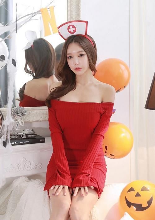 身姿 小姐姐爱穿抹胸包臀裙,勾勒出性感迷人身姿