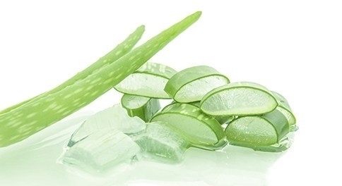 美白|药店几毛钱一瓶的“它”,睡前拿来擦脸,皮肤紧致,美白又祛斑!