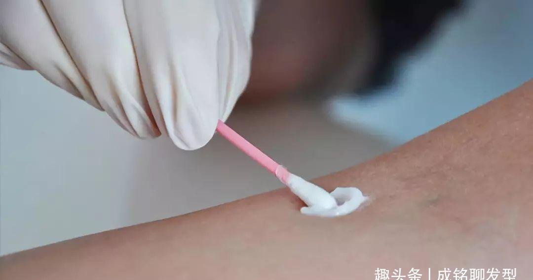 染发剂|老年人染发应注意什么?怎样染不伤发又好看?一年染几次最安全?