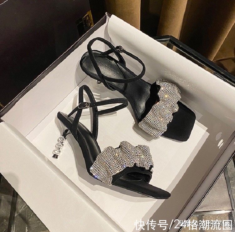 鞋型|性感女神显瘦必备，一字带高跟凉鞋少不了