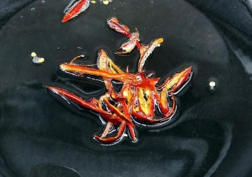 这样炒出来的土豆丝，酸辣可口，香味扑鼻，下饭的很