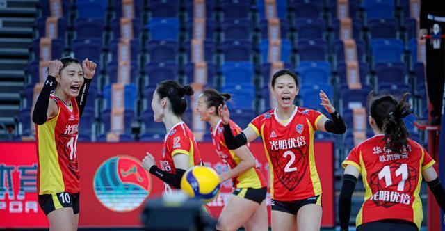孫海平|丁霞被替換下，孫海平替補登場，遼寧女排大比分2-1領(lǐng)先了
