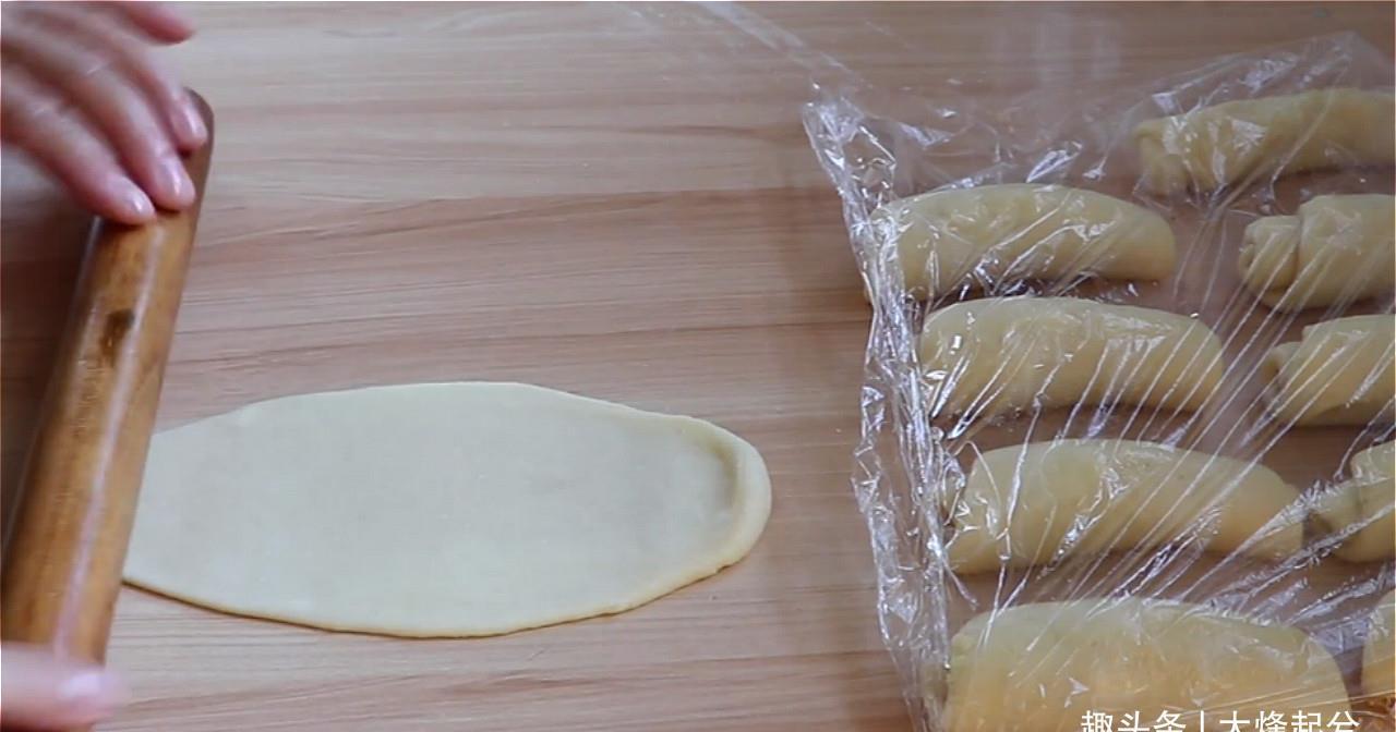 好吃|8块一个的蛋黄酥,在家自制低成本,一口酥掉渣,比外面卖得好吃