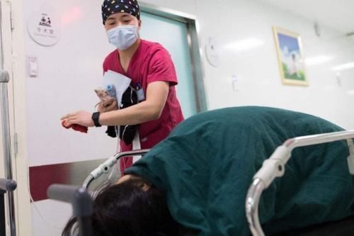 宝妈|男医生充当了“接生婆”的角色,产妇的隐私怎么办?宝妈先别慌
