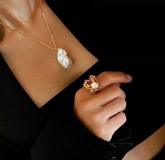 “珍珠是女孩的灵魂伴侣”，确实，戴对了太加分啦！