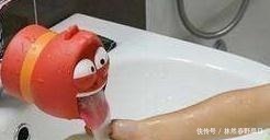 宝宝|一家三口逛商场,回家后发现宝宝手中“有礼物”,妈妈有大便宜