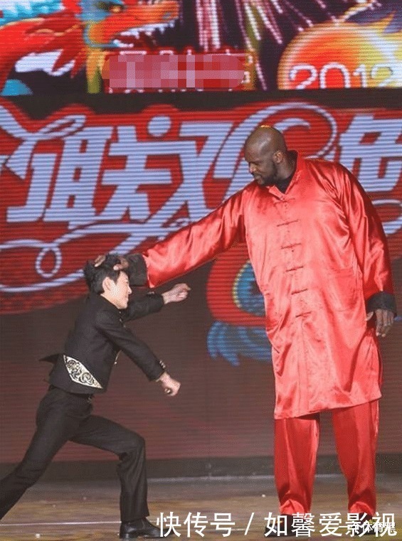 孙明明|姚明有多高大？詹皇自觉远离，奥胖不大也不胖，众将成7个小矮人