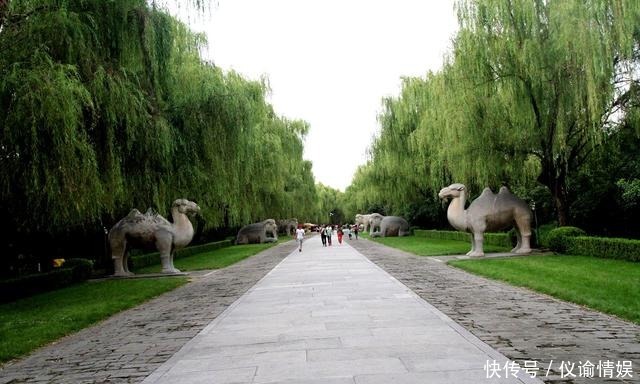 马列|古代帝陵前面为什么要放置石人石马列两边呢?