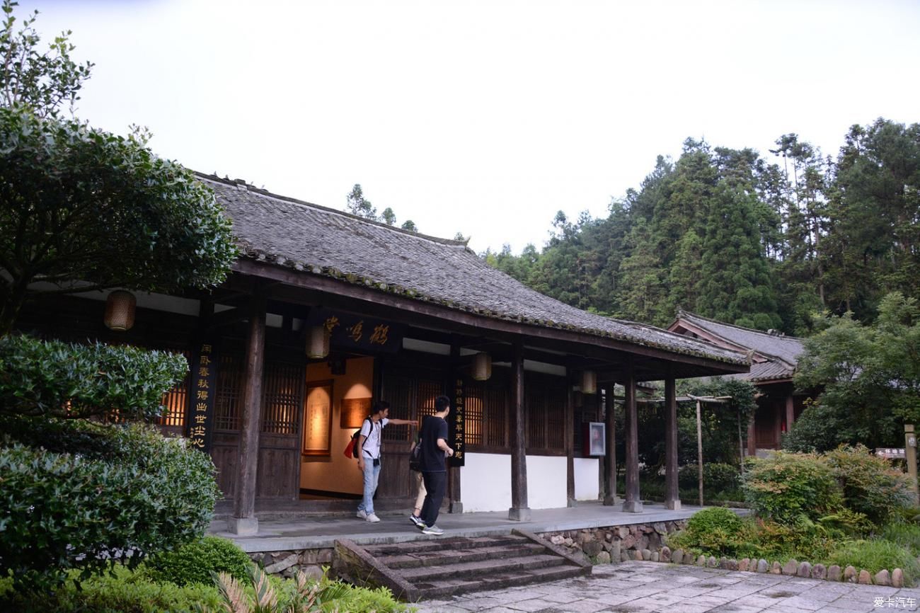 老年|小镇蒙蒙烟雨，小桥流水，断桥残雪~青山点点，古道悠悠