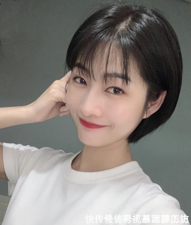 长发披肩 容易“拉低颜值”的3个发型,很多人觉得时尚,实际上却遭人嫌弃!