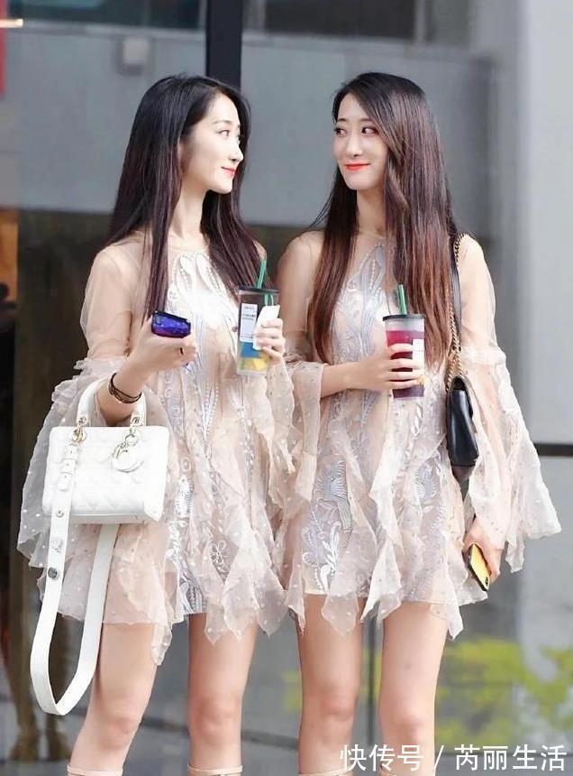 大头妹 双胞胎姐妹搭配风格魅力四射,泡泡袖网纱连衣裙,又纯又欲