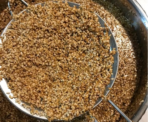 芝麻酱|想吃芝麻酱不用买，5块钱自制1大瓶，纯正无添加，做法还简单