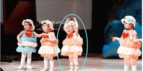 女孩儿|3岁娃哭着表演节目,老师校长都笑喷了,网友哭的最凶跳的最棒