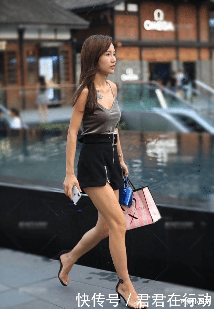 人间|穿吊带裙的气质美女,犹如“仙女”路过“烟火人间”