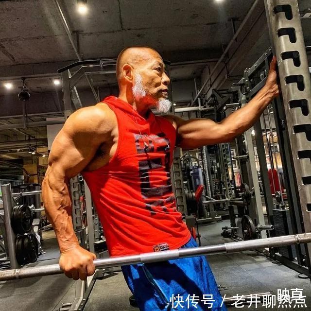 娇妻|64岁大爷健身19年，娶志同道合美女娇妻，夫妻美满幸福