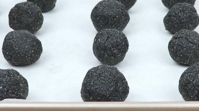 营养成分|用芝麻做出来的小零食，做法超简单，隔壁家小孩都馋哭了