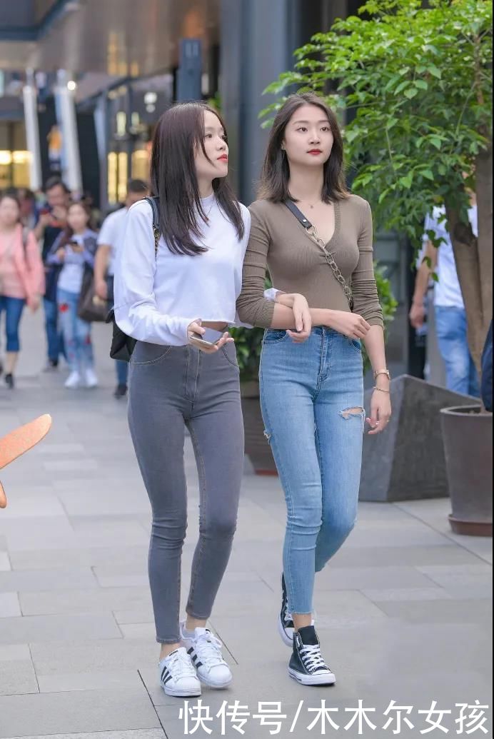 搭配|闺蜜出行牛仔裤穿搭，感受牛仔裤带来的简洁美，清新大方又时尚