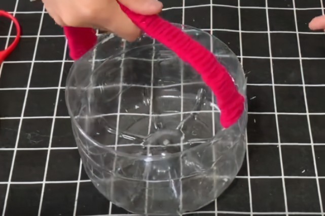 毛线|空油桶可真是个“宝”，把毛线缠在空油桶上，全家人都要抢着用！