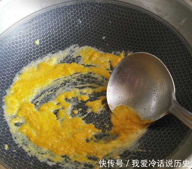 金沙玉米,金黄酥脆,干香好吃,也可做零食吃!