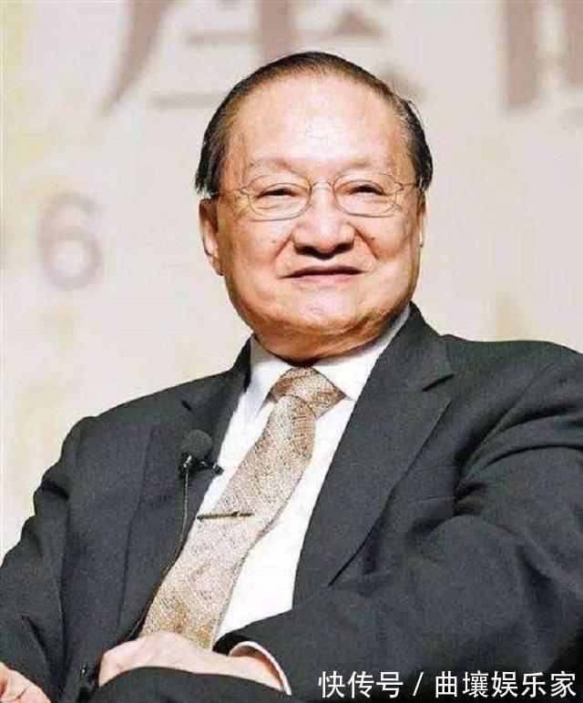 耶律渊如@《倚天屠龙记》中有失误写完后,金庸才发现这乞丐是多余的