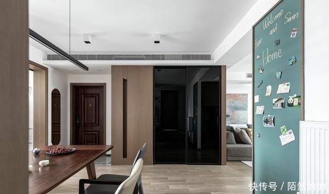 收纳|越来越多人放弃电视墙,学他家打一排柜子,美观实用两不误!聪明!