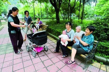 李奶奶|为什么宝宝看到“某个人”会突然大哭?不是迷信,父母要心中有数