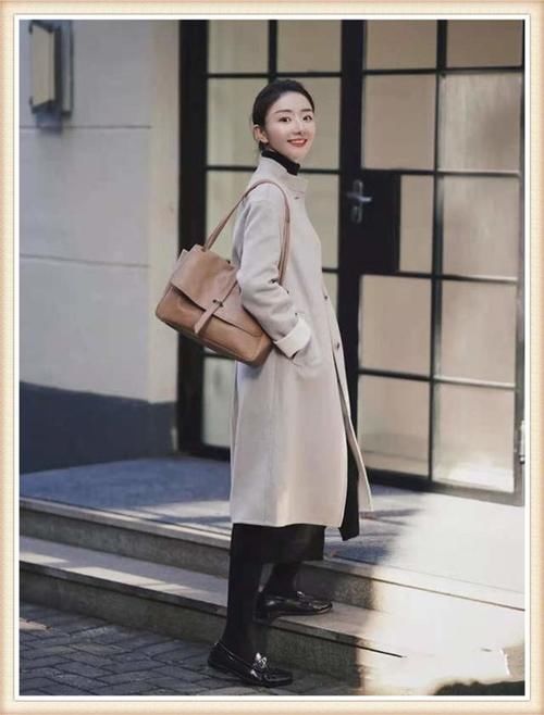 永不过时的“驼色系”，讲究女人必学的穿搭，无论年龄多大都适用