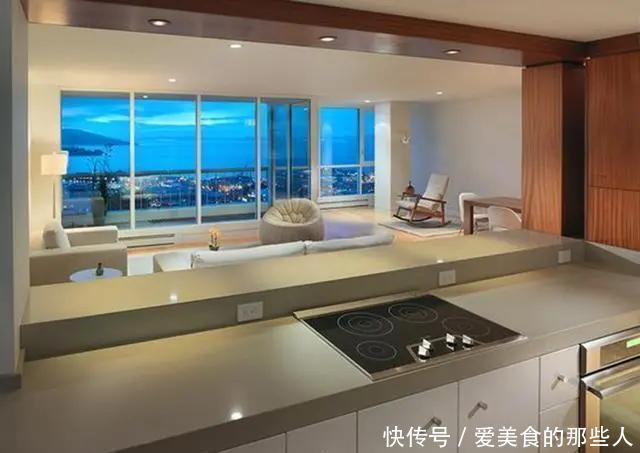 阳台封一半留一半,相当于多出个阳光房