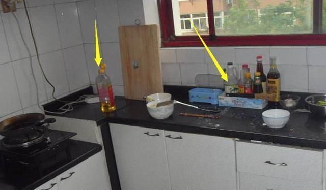 置物架|厨房面积不到3㎡，收纳一定要这样做，瓶瓶罐罐收纳得整整齐齐