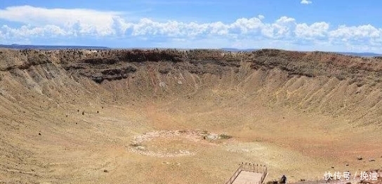 地球 当陨石落在地球上数万年，却只留下一个陨石坑，落下的陨石哪去了