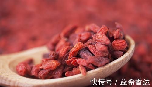 感冒发烧|枸杞早上吃和晚上吃哪个好?每天吃多少粒最佳?怪不得一直吃没效