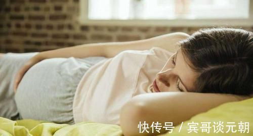 四胞胎|孕妈生下四胞胎，第四个宝宝出生后护士道喜：是个“天宠宝宝”