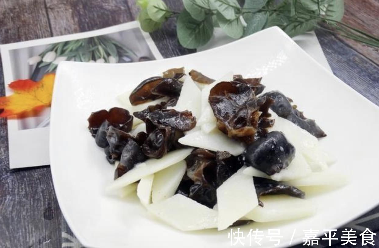 空腹血糖|正常人的血糖是多少呢?医生提醒:若在这个范围内,或许不用担心