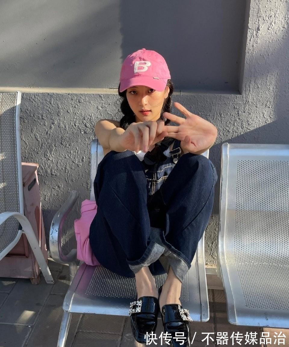 搭配 扔掉小白鞋吧!今年流行这双“鞋子”,搭裙子搭裤子都好看