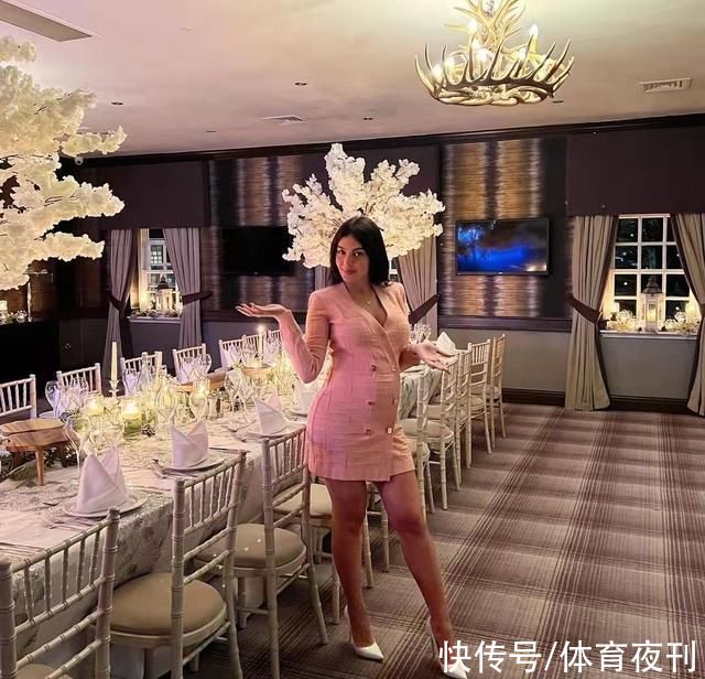 卡戴珊|足坛第一富婆!一条广告收入千万，身材碾压卡戴珊，C罗送飞机!