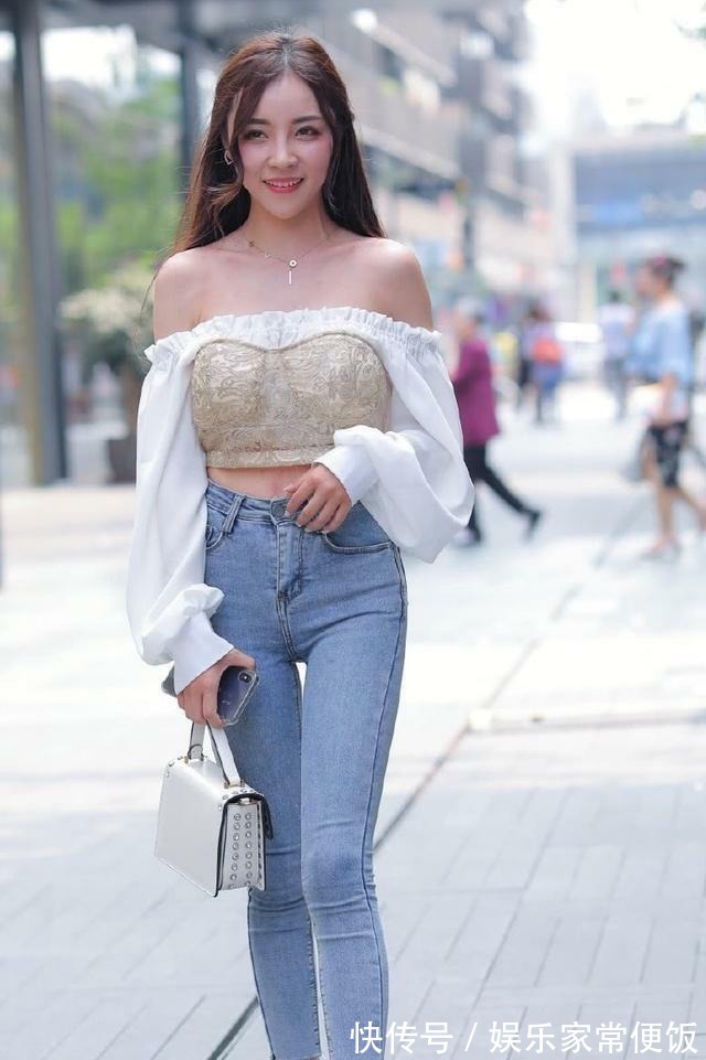 丰润|近看丰润的牛仔裤美女，增强了气场，质感十足