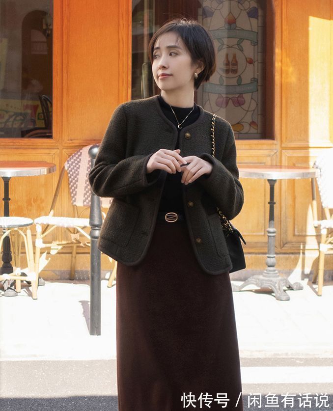 女人 女人到了中年,都该拥有一件“小香风外套”,搭裙子裤子都显气质