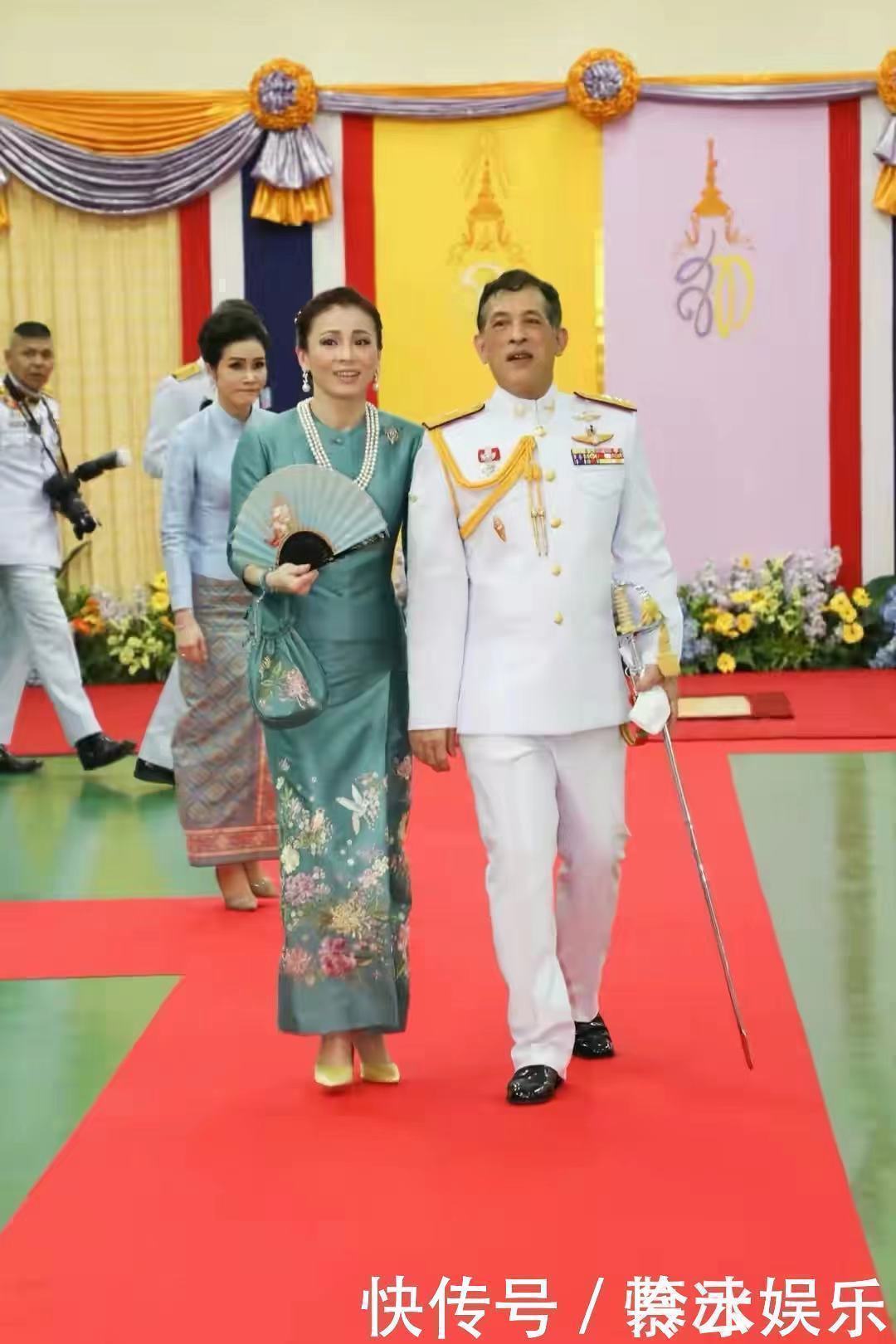 绸缎裙&苏提达穿古风绸缎裙艳压诗妮娜,搂着泰王笑开花,诗妮娜难过瘪嘴