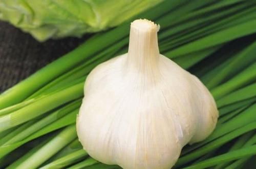  养生|大蒜养生保健效果极佳，但再好的大蒜，2类人不适合食用