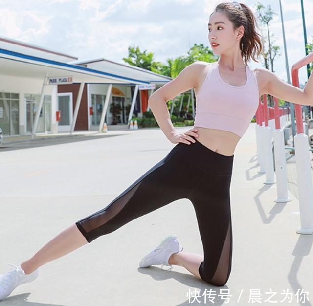 美女 -紧身打底裤美女,显得高雅有气质,尽显女性的柔美气息