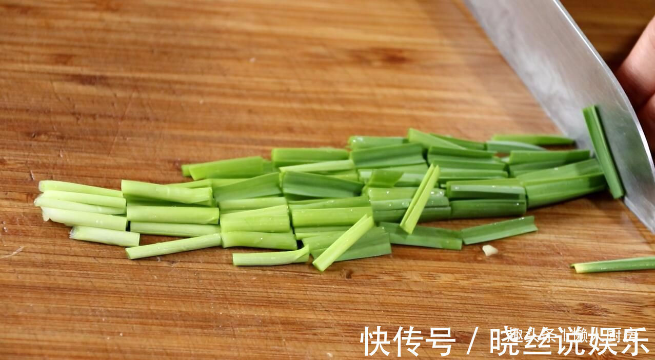 鸭血好吃却腥味太重教你做麻辣鸭血，麻辣开胃又下饭