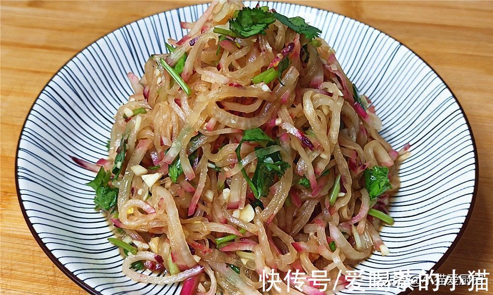 凉拌萝卜丝，很多人第一步就做错了，教你正确做法，清脆爽口好吃