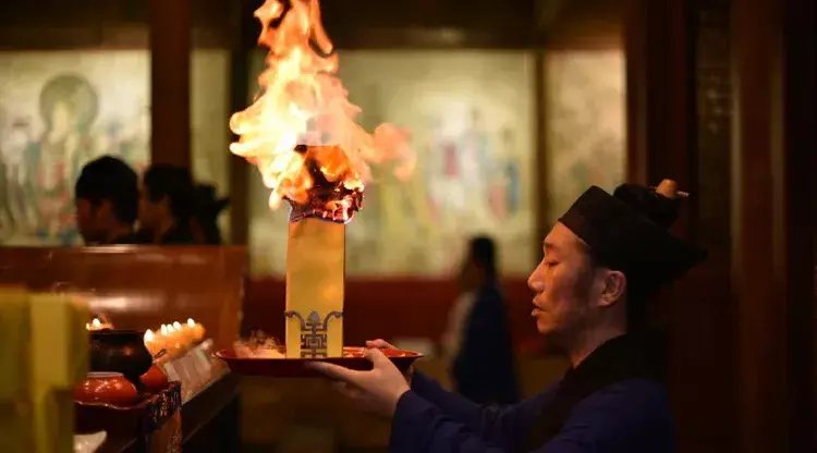 毛巾|清理神像和香灰时要注意，小心把神也清走！