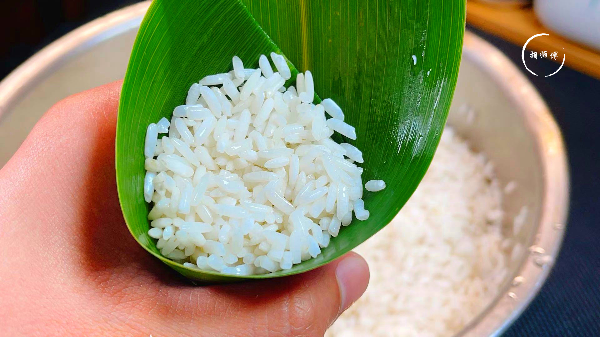 煮粽叶时，最忌只放“水”！多加2样，粽叶柔软又坚韧，不会炸裂