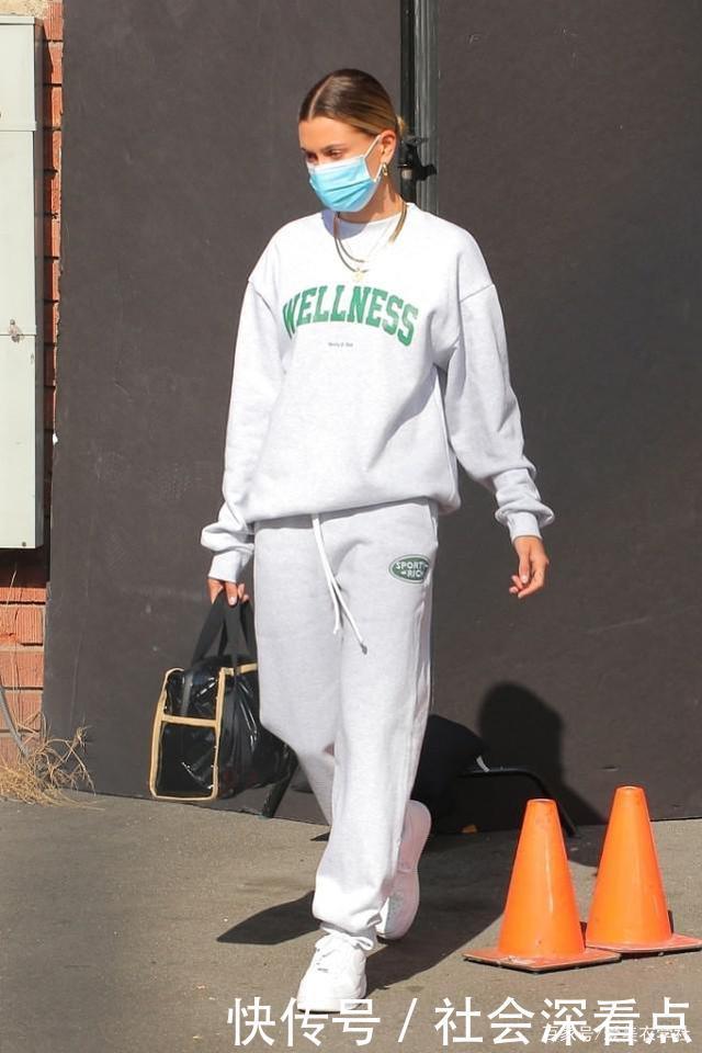 卫衣搭配|今冬火了一种穿法,就是“卫衣+X”,冬天的青春时尚感都靠它了