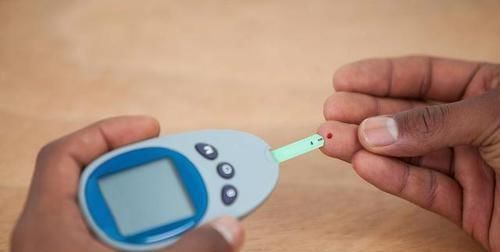 糖尿病人记住,早上“2坚持”,晚上“1不要”,糖尿病离你会更远