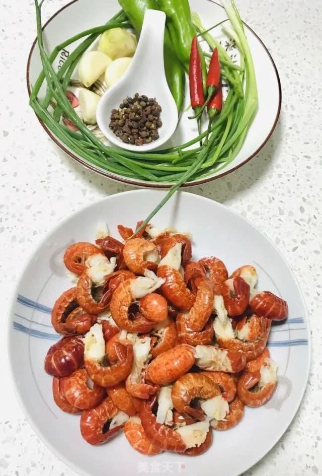 麻辣小龙虾紧实饱满,麻辣鲜香,超过瘾